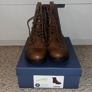 BRAND NEW brown zip up boots